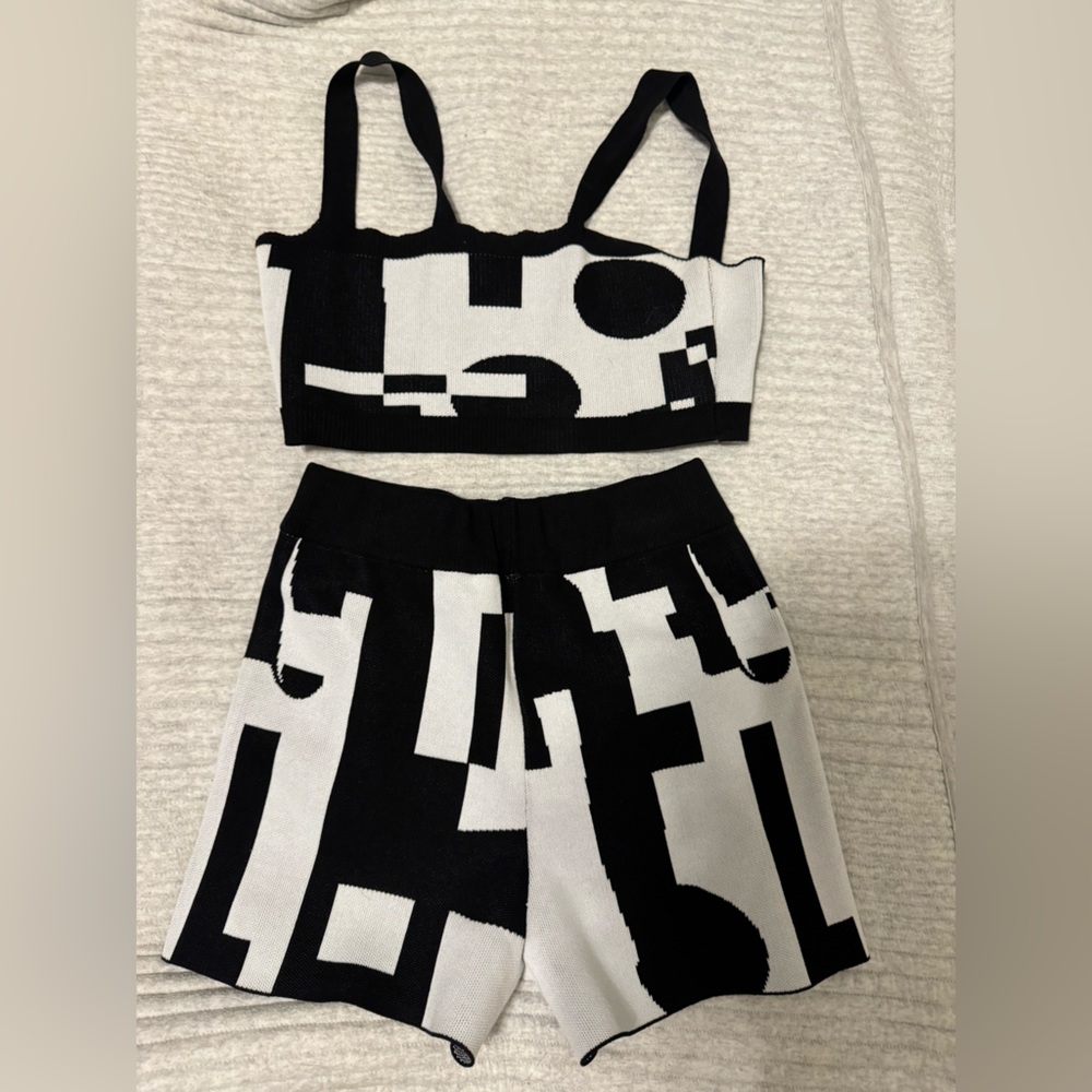 size small black and white short set